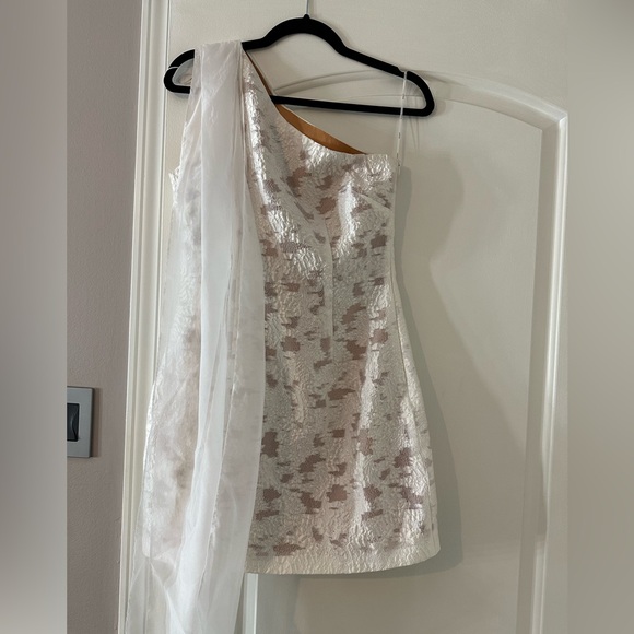 Elliatt April dress in ivory - Picture 4 of 7